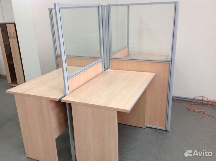 Комплект мебели на четыре рабочих места