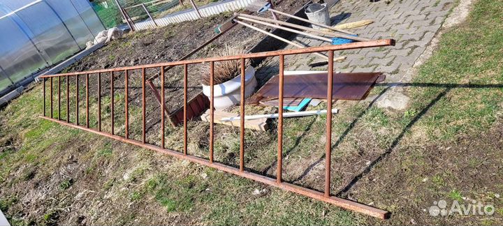 Металлическая лестница