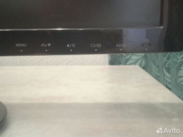 Монитор Samsung