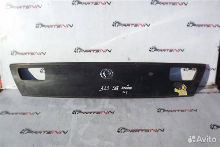 Накладка крышки багажника Мазда 323 ва