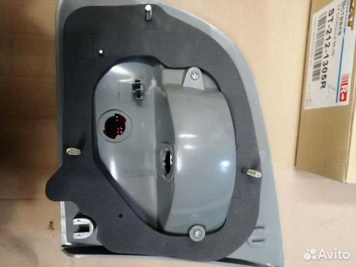 Фонарь в крышку багажника Toyota Corolla 97-00 LH