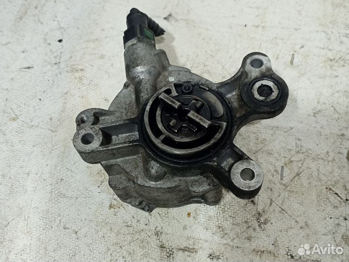 Насос вакуумный Peugeot 407