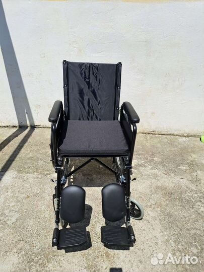 Инвалидная коляска (новая)