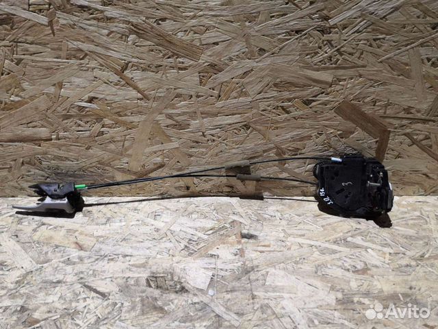 Замок задней правой двери Toyota Corolla 150