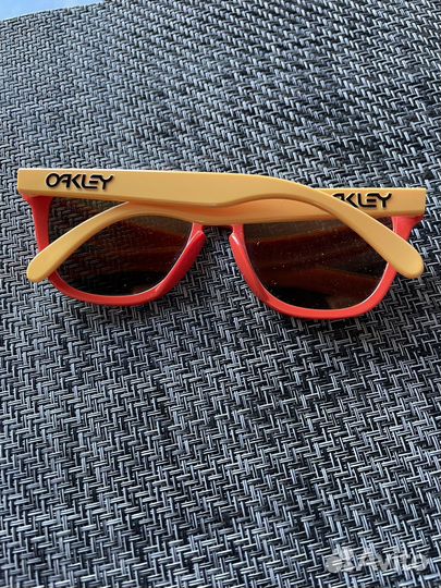 Солнцезащитные очки oakley