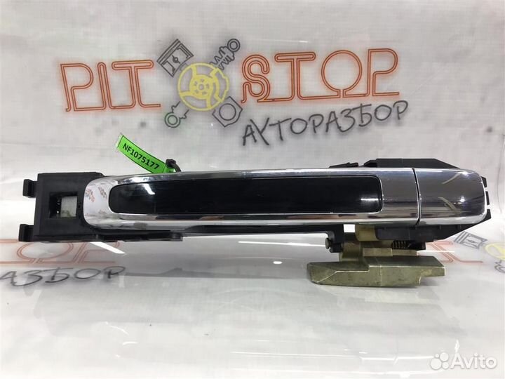 Внешняя ручка задней левой двери Nissan Fuga (Y50