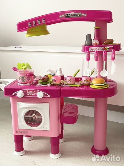 Детская игрушечная кухня