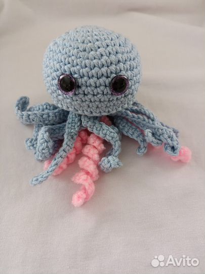 Вязаная игрушка медузка