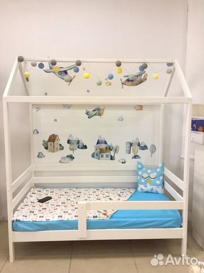 Кровать Домик из массива