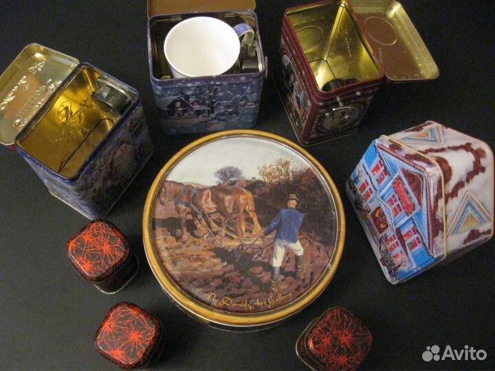 Банки и футляр жестяные. Пластмассовые шкатулки