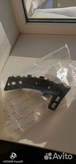 Кронштейн переднего бампера левый