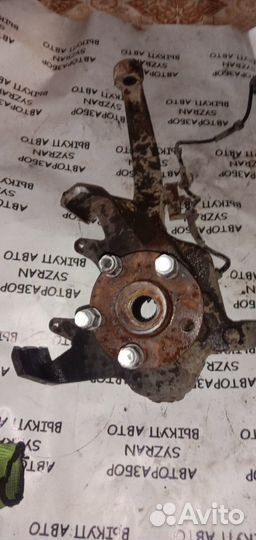 Кулак поворотный левый Dodge Stratus