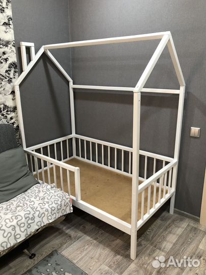 Детская кровать домик