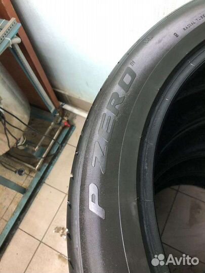 Pirelli P Zero 295/40 R21 111Y