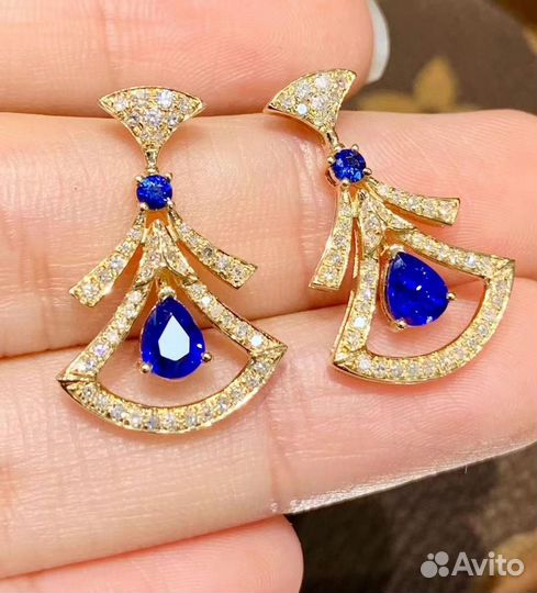 Золотые серьги с бриллиантами и сапфирами
