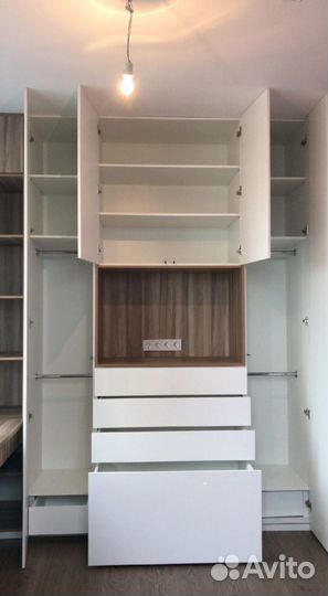 Рабочая зона у окна