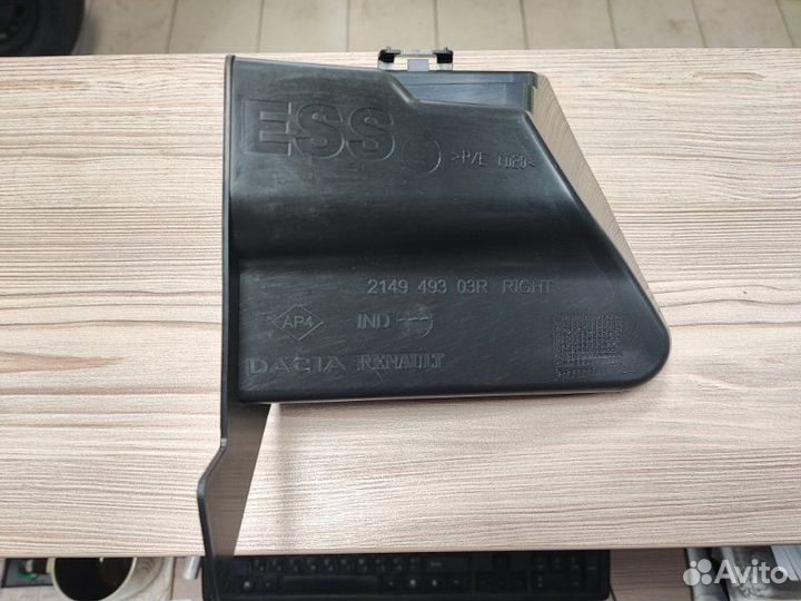 Дефлектор радиатора передний правый Renault Duster