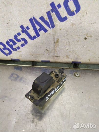 Кнопка стеклоподъемника задняя левая Great Wall