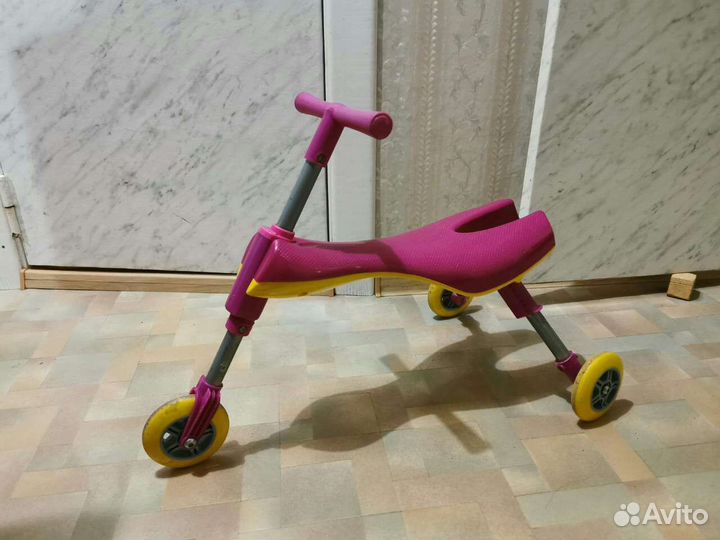 Беговел трехколесный детям с 1 до 2 лет