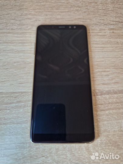 Samsung Galaxy A8+, 4/32 ГБ