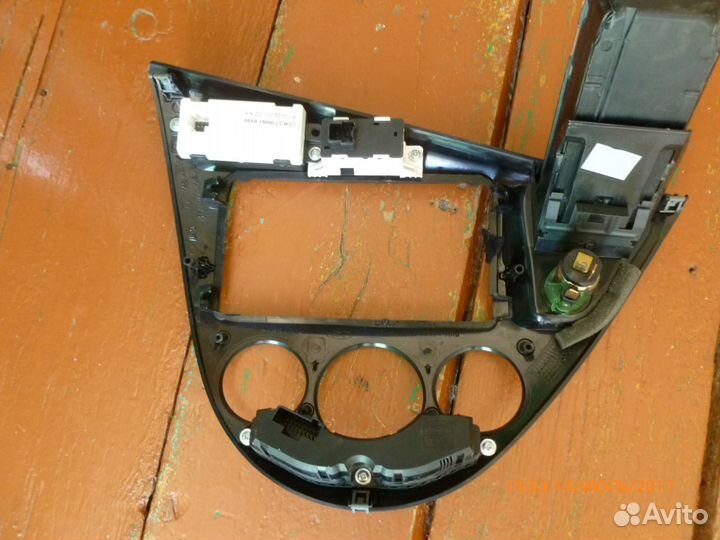 Центральная консоль на Форд Фокус-1