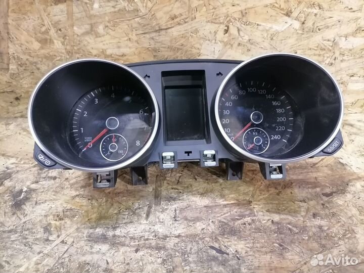 Щиток приборов Volkswagen Golf 6