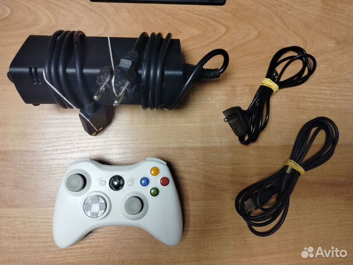Xbox 360S 320Gb FreeBoot 48 Игр Геймпад