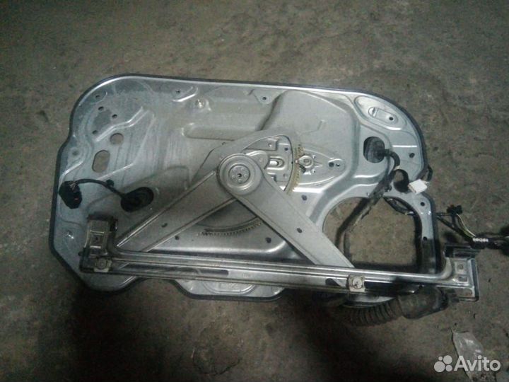 Стеклоподьемник передний правый Форд Симакс