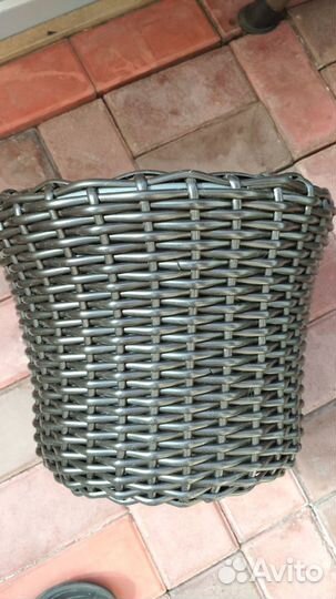 Кашпо из искусственного ротанга