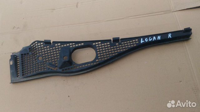 Решетка стеклоочистителя (Дефлектор водостока) Renault Logan I (2004—2009)