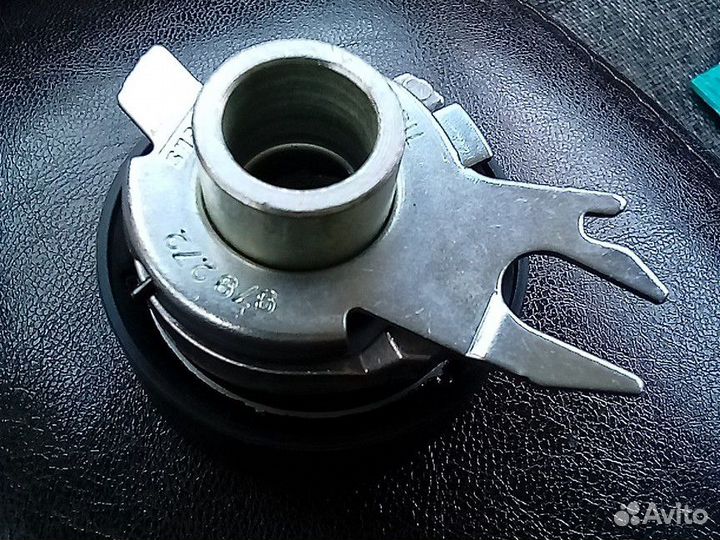 Ролик натяжной SKF VKM11106 в оригинале 030109243D