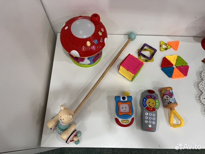 Развивающие игрушки fisher price пакетом