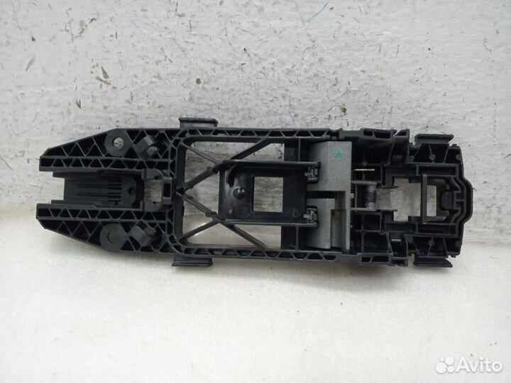 Кронштейн ручки двери skoda golf 6 Передний левый