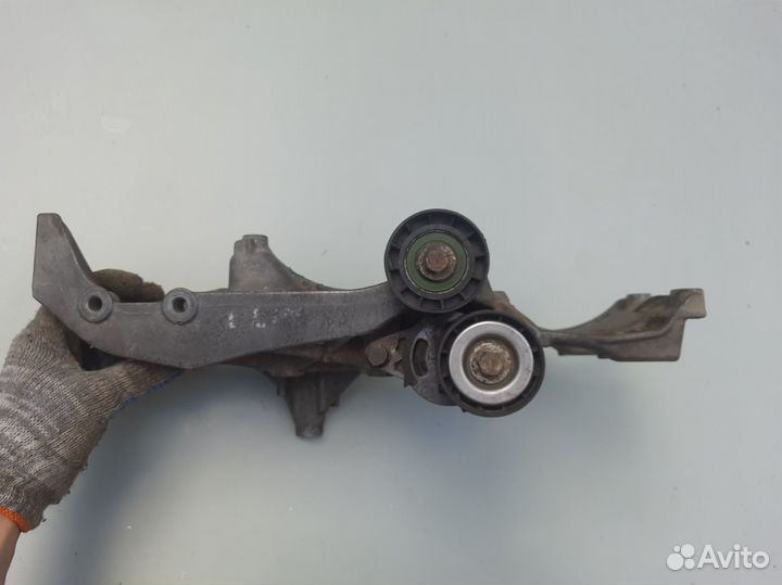 Кронштейн генератора Renault Clio 2 Symbol