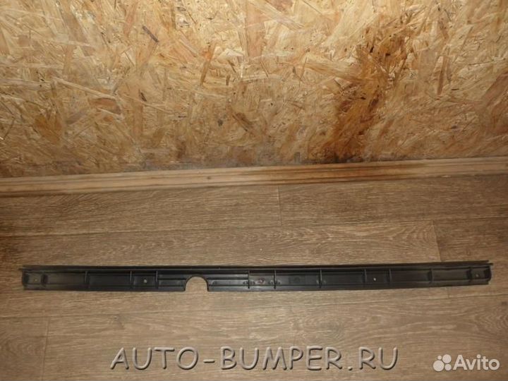 Volkswagen Pointer 2004- Направляющая бампера задн