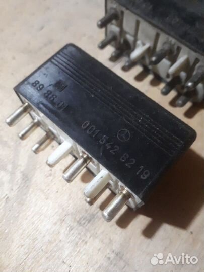 Реле вентилятора 001 542 82 19 мерседес 140