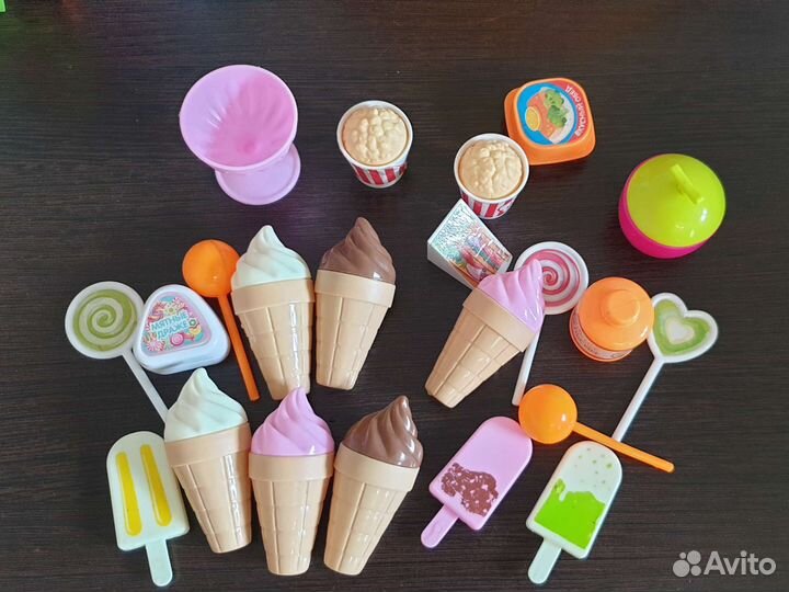 Кукольный домик и Тележка с мороженым