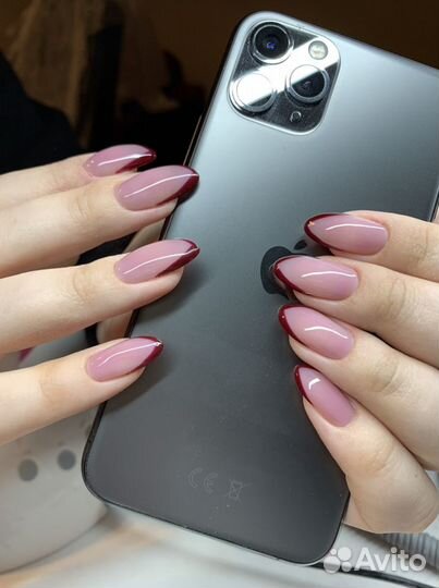 Маникюр и педикюр