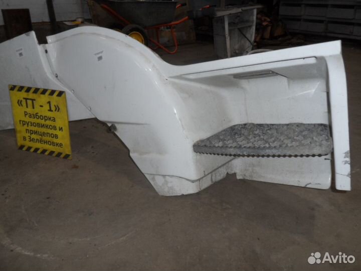 Крыло кабины переднее правое iveco cursor 430 0983