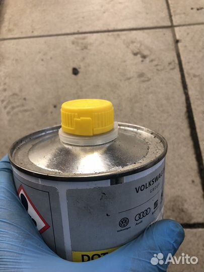 Тормозная жидкость VAG оригинал B000750M3