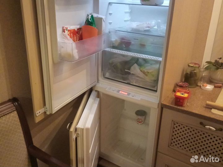 Продам два встраиваемых холодильника