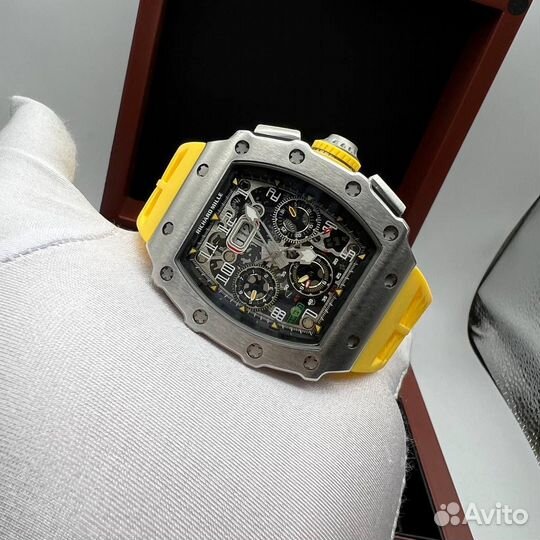 Часы мужские механические желтые