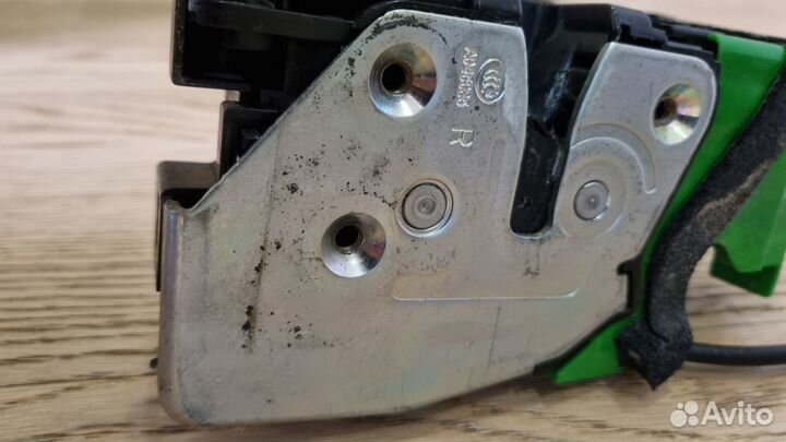 Замок двери передней правой Kia Sorento Prime