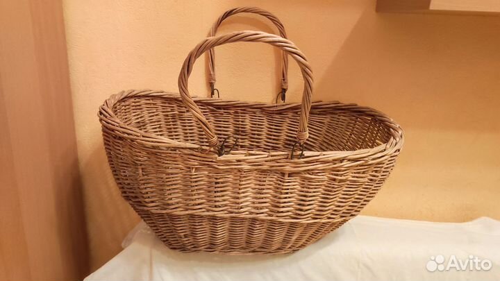 Большая плетёная корзина для грибов