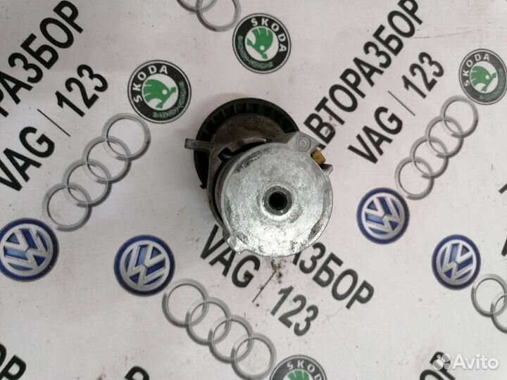 Натяжитель ремня генератора Фольксваген Гольф 5