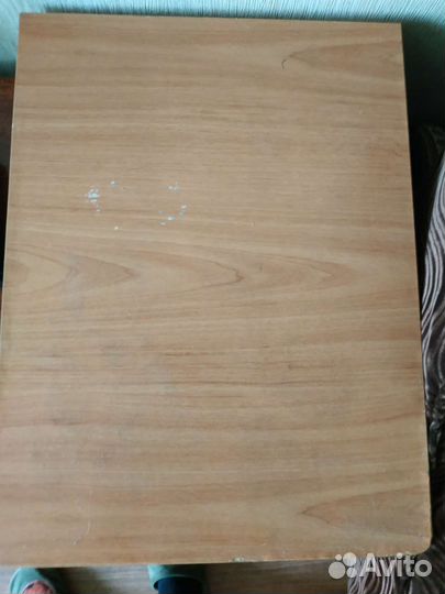 Тумба прикроватная, на колесиках