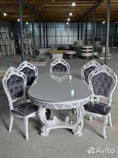 Стол со стульями