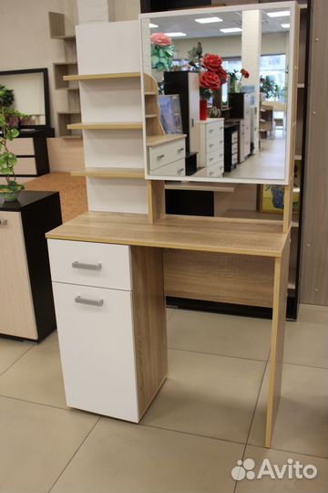 Макияжный стол