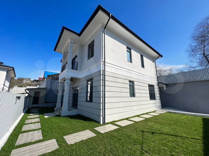 Дом 190 м² на участке 4 сот.