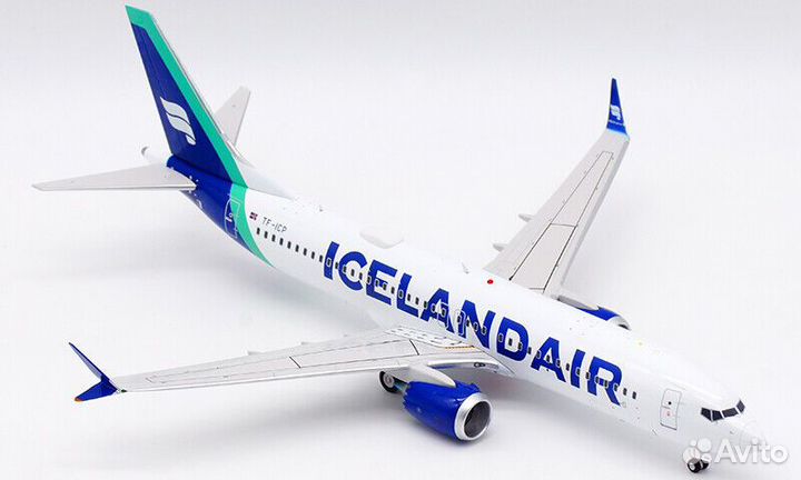 Модель самолета 1/200 Boeing 737MAX 8 Icelandair